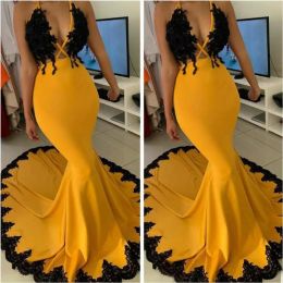 Yellow Designer Prom Dresses Sexy Illusion Halter Sleeveless Black Lace Applique Ruffles Floor Length Custom Made Evening Party Gowns Plus Size Vestidos