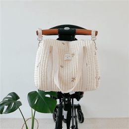 Korea Style born Baby Care Diaper Bag Mummy Shoulder Embroidery Quilted Stroller Storage Organizer Large Handbags 220817