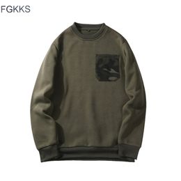 FGKKS Men Hoodies Fashion Camouflage Pocket O-Neck Sweatshirt Men Casual Warm Patchwork Hoodies Sweatshirts EU Size 201127