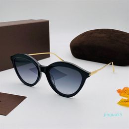 Sunglasses For Women and Men Summer Cat eye style Anti-Ultraviolet Retro Plate Full Frame fashion Eyeglasses Random
