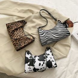 HBP Tasarımcı Çanta Undermor Bag Crossbody Çanta Çanta Çanta Çanta Retro Hayvan Zebra Desen Kişilik Tasarımcıları Moda Kadın Çantaları Çapalar Çapraz Vücut