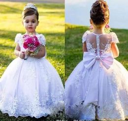 2022 Country Flower Girl Dresses Bow Back White Ivory Ball Gown Jewel Cap Sleeves Floor Length Girls Pageant Dress With Lace Applique Gowns Party Tutu Skirt C0530F1
