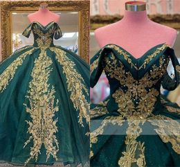 2022 Fashion Quinceanera Dresses Emerald Green And Gold Embroidered Applique Pearls Beaded Off The Shoulder Ball Gown Puffy Tulle Sweet 16 Dress