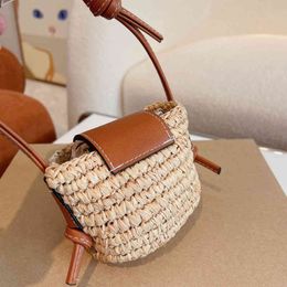 Mini Fanny Pack Women Woven Handbag Summer Shoulder Bagss Leather Designer Crossbody Female Purses 2201326