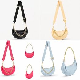 Luxurys Designers Bolsa Bola Carteira Mulheres sobre o Moon Hobo Bag Lady Messenger bezerro acolchoado Couro inchado e meia -lua funcional