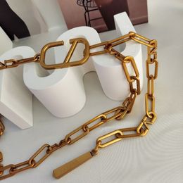 Luxurious Designer Metal Chain belt with Letter Design for Women and Men - Versatile and Fashionable Waist Chain with High-End belt