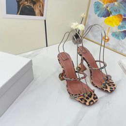 Designer de moda sandálias de sandálias de luxo de luxo de vidro decorado de vinho sexy meio chinelos quadrados dedo dedo de pé vermelho zebra gladiador sapatos de festa de casamento