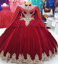 Luxury Burgundy Morrocan Wedding Dress 2022 Cape Sleeve Vintage Velvet Muslim Arabic Caftan Wedding Gown Dubai Lace Bead Bride Engagemant Bridal robe de mariage