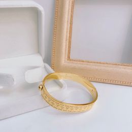 Pulseiras de marca de grife de grife feminina Bagão de pulseira de pulseira de pulseira de cristal de cristal em ouro amantes de casamento de aço inoxidável Jóias de presente S047