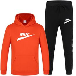 Erkeklerin Trailsuit Açık Marka Ceket Pantolon Setleri Sıradan Siyah Kapşonlu Jogging Suit Spor Giyim Seti Fitness Sport Man Giyim