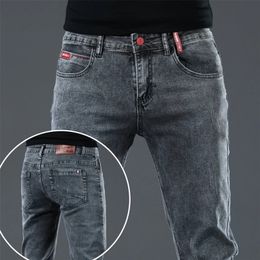 Jeans Pria Merek Denim Skinny Pas Badan Lurus Elastis Desainer Celana Panjang untuk L220817