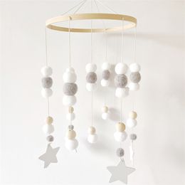 Nordic Wind Chimes Girls Boys Bedroom Mobile Felt Ball Bed Bell Wooden Beads Pendant Baby Room Nursery Decorations Po Props 220407