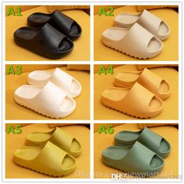 Designer Casual Womens Slippers Step On The Excrement Feeling Cool Sandals Plus Size Slides Fashion Thick Bottom Flip Flop Beach Shoes