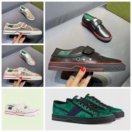 Fashion Top Designer Shoes real leather Handmade Canvas Multicolor Gradient Technical sneakers Man women famous shoe Trainers by brand047