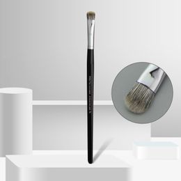 Pro Flat Concealer Brush 76 - Professional Precision Concealer Corrector Makeup Brush