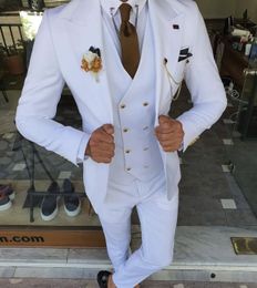 2022 Classy White Wedding Tuxedos Groom Wear Mens Suits Slim Fit Peaked Lapel Prom BestMan Groomsmen Blazer Designs 3 Piece Set Jacket Vest and Pants Custom Made