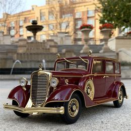 1:28 Retro Classic Car Alloy Model Diecasts Metal Vehicles Toy Old High Simulation Collection Ornament Kids Gift 220329