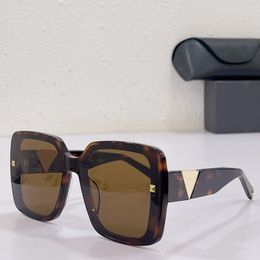 Popular mens and womens luxury designer square acetate frame sunglasses VA0748 large frame face cover outdoor beach party UV protection belt original box