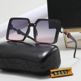 Occhiali da sole estivi di alta qualità Oversize Flat Top Ladies Occhiali da sole Square Frame Fashion Designer Belt Box 8233
