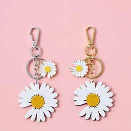 White Daisy Keychain Fashion Alloy Flowers Keychain for Women Enamel Flower Charm Key Chain Girl Car Bag Pendant Keyring Gifts