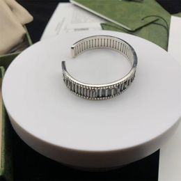 Nuovi braccialetti di design Braccialetti aperti di personalità della moda Fornitura di gioielli placcati argento
