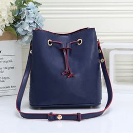 Classic Designer Bucket Bags Luxury Womens Outdoor Shopping Handbag Wallet Lady Drawstring Shoulder Messenger Bag Large Capacity Leather Underarm Bag