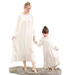 Mother And Daughter Nightgown Autumn Winter Sleepwear For Girls Nightdress Cotton Long Sleeve Matching Christmas Pajamas AA220326