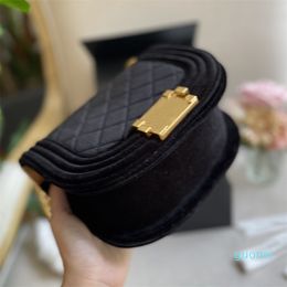 2022 Mini Suede Boy Flap Bag High Quality Metal Hardware Chain Shoulder Strap French Designer Crossbody Bag Quilted Diamond Cheque Luxury Womens Handbags 25CM