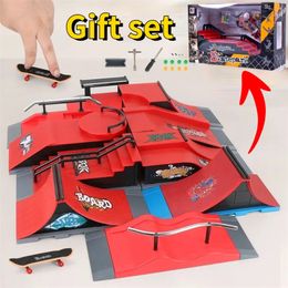 MINI Set Children Finger Skateboard Fun Toy Bicycle Ramp Skatepark Combination Boy Gift Skating Professional Suit Puzzle Track 220608