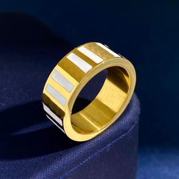 Diseñadores de hombres Joyas de anillo Titanium acero de lujo de oro de lujo Anillos de amor compromisos para mujeres con caja