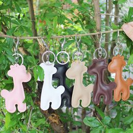 Brand Giraffe Keychains Accessories PU Leather Key Chains Rings Holder Cute Women Car Keyrings Bag Charms Pendant Gifts Mens Fashion Animal