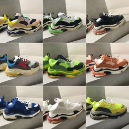 2021 Mens Paris Trainers Donna Uomo Triple S scarpa Papà Scarpe casual Crystal Bottom 17FW Sneakers per il tempo libero per Vintage Old Grandpa Trainer chaussures taglia 35-45