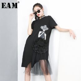 EAM New Spring Summer Round Neck Short Sleeve Black Pattern Printed Mesh Stitch Loose Dres Fashion JQ621 T200320