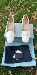 Scarpe eleganti di lusso di grande moda designer altezza 7,0 cm tacchi alti con suola larga nuda con scarpe da sposa in argento nero con tacco alto da donna