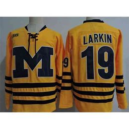 Thr Michigan Wolverines #19 Dylan Larkin Hockey Jersey Embroidery Stitched Customize any number and name Jerseys 39 Dexter Dancs 14 Nick