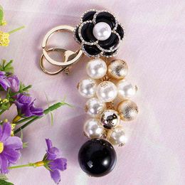 Crystal Camellia Keychain Luxury Jewellery Pearl Pendant Bag Decoration Pearl Chian Camellia Keychains For Woman AA220318