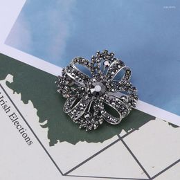 Pins Brooches Fashion High-end Alloy Rhinestone Hollow Flower-shaped European And American Brooch Clothing AccessoriesPins