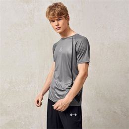 Men Running Shirt Sweat Wicking Compression Elastic Gym Basketball Short Sleeved Tee Sport Jersey Sportswear Tshirts 220617