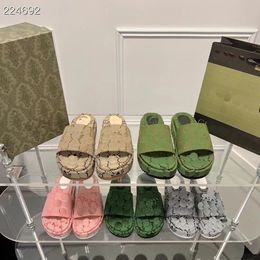 2022 New hot FlatBott om Beach Pantoufles Luxury Designer Slipperss Classic Pattern Pattern Couples Talon Hauteur 5CM 5 Couleurs Free Box Shippings