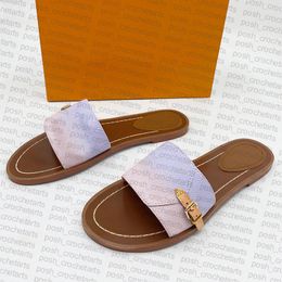 Весна в городских тапочках заблокируйте его сандалии для мулов для женских пляжных туфель, продаваемых в коробке