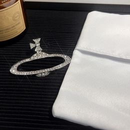 2022 moda diamante lettera spilla strass orbita spille temperamento tendenza cappotto vestito accessori femminile accessori di alta qualità regalo