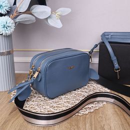 Lüks Klasik Kamera Çantası% 100 Orijinal Yumuşak Cowhide Omuz Çantası Milano Çift Kayışlar Çiftler Fermuarı Büyük Kapasite Çok Yönlü Crossbody Bages Telefon Çantaları Cüzdan