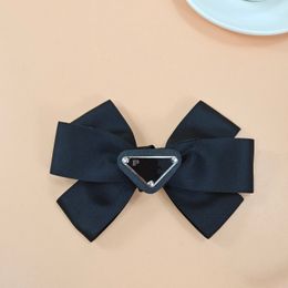 Fashion Designer Black Metal Triangle Lovely Girls Hair Clips Barrettes Accessory Hair Bows Flower Clip Brand Letter Girl Clippers for Women 6colors barrette