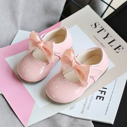 Spring Autumn Baby Girls Shoes Cute Bow Patent Leather Princess Shoes Solid Colour Kids Gilrs Dancing Shoes First Walkers LJ201203