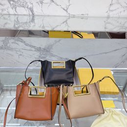 Designer Cross Body Bags Womens Simple Handbags Fashion Leather Small Metal Handle Detachable Shoulder Strap Tricolour