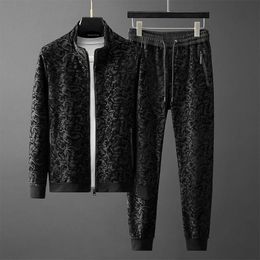 Men's Tracksuits European Luxury Jacquard Flocking Tracksuit Men Spring Autumn 2 Pcs Suit Paisley Designer Black Sportwear Ropa Deportiva Ho