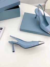 nuovo modello europ Moda sandali da donna scarpe sexy scarpe da banchetto per piscina materiale trasparente in cristallo Puntale in ferro tacco alto lacci box pantofola neutra