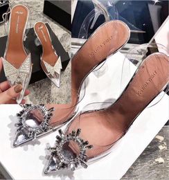 Sapatos Amina de qualidade oficial perfeitos Begum Pvc Slingback Pumps enfeitados com cristais Muaddi Restocks Begum Pvc Slingbacks 7cm 9cm Salto alto
