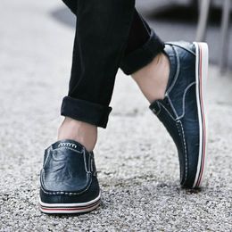 Men Leather Boat Shoes Casual Flats Moccasins Homme Driving Loafers Shoes Slip on Breathable Moccasins Hand Sewing Men Shoes