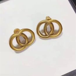Gli orecchini a lettera in stile classico di design sono orecchini retrò di gioielli minimalisti di moda femminile 2 paia